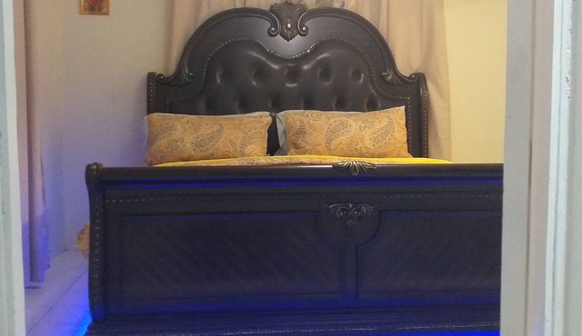Hellshire king&queen beds 10 minutes walk from hellshire beach