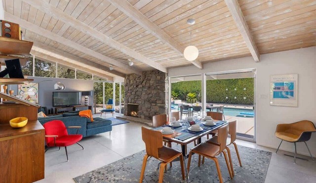 Hip Twin Palms Mid-Century in Palm Springs