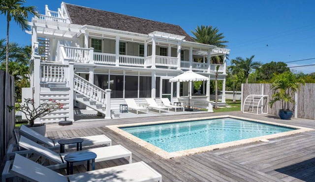 Historic Estate with Private Pool, Golf Cart, Walk to Town and Beach