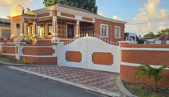 HISTORIC MONOR. Charming 2-bedroom house with WiFi, AC in delightful Bridgetown
