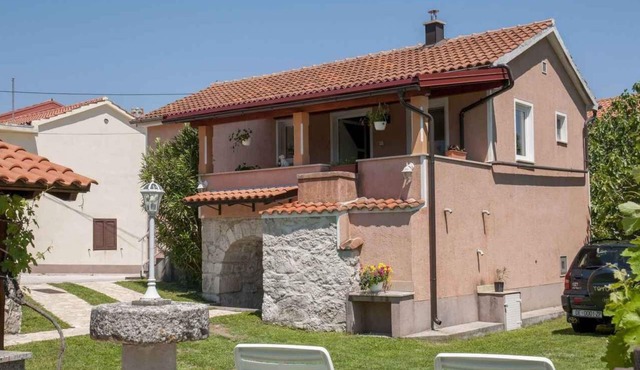 Holiday flat with air conditioning in Risika