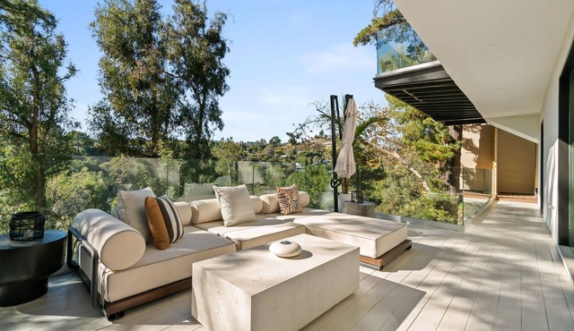 Hollywood Hills 3BR | Hot Tub + City Views | C&C in Los Angeles