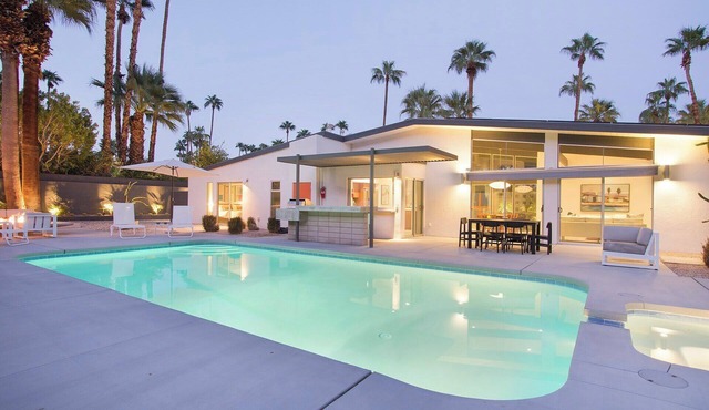 Hollywood History Views Saltwater Pool & Spa in Palm Springs