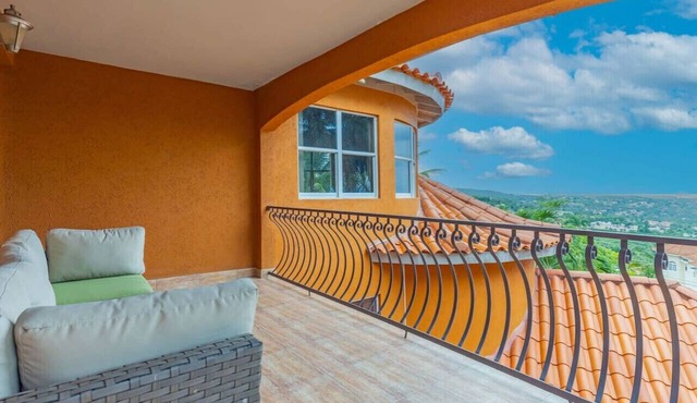Hospitality Expert Stonehenge:5BR Villa/Chef/Beach