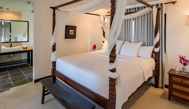 Hotel suite in luxury resort, snooker table, pool, jacuzzi, meals available