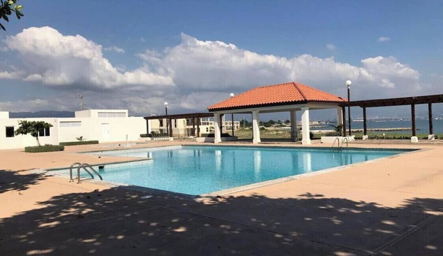 Island Breeze Luxury Studio Apartment w/Pool