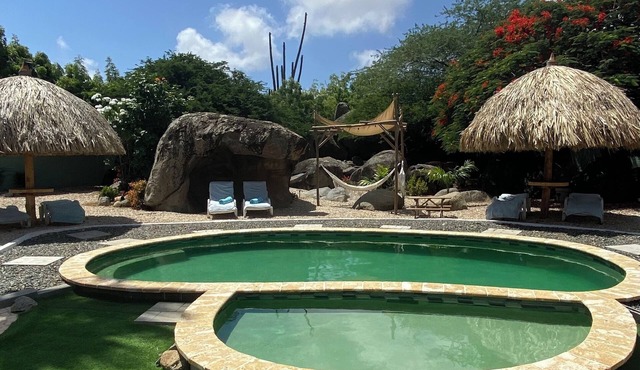 Island Rock – Family-Friendly Stay with Pool in Central Aruba - 8min Eagle Beach
