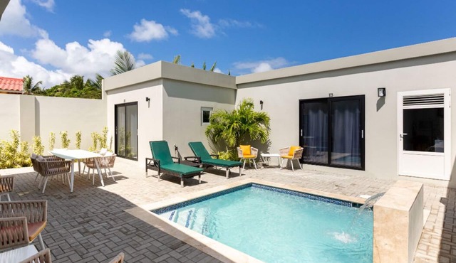 Keito petite 1BR APT #K1-3 min drive to Palm Beach