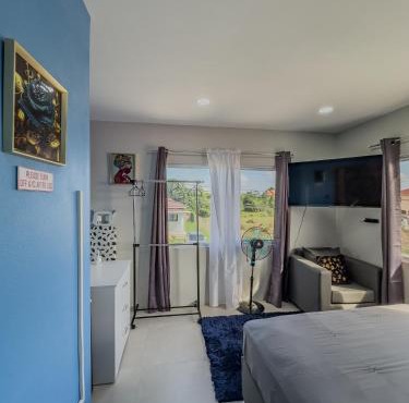 Khepri Soleil Suite - 10min from UVF Airport