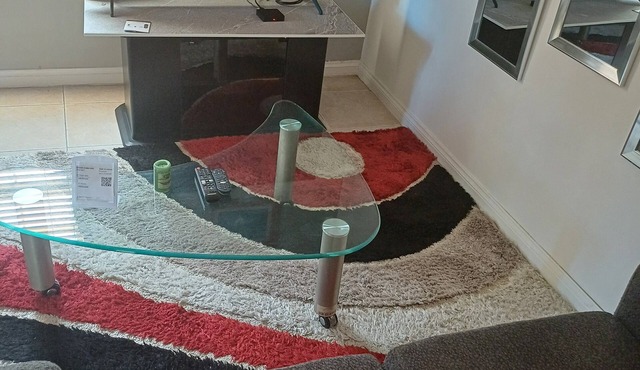Kick back and relax at this modern apartment Five minute walk to devon hous2