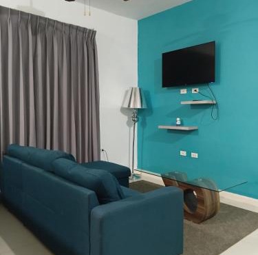 Kingston Condo with Rooftop Pool & Gazebo