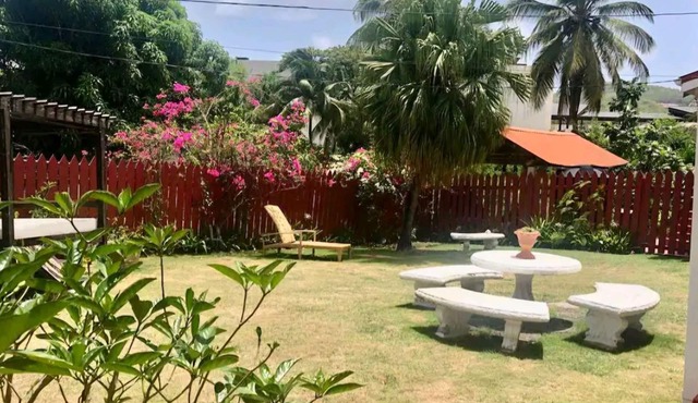 LA BELLE BREEZE VILLA, beach, pool, fruit trees, games and entertainment, nature