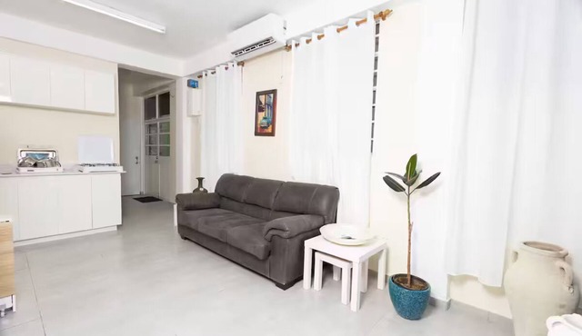 La Soie Chambre - I In the Heart of Roseau