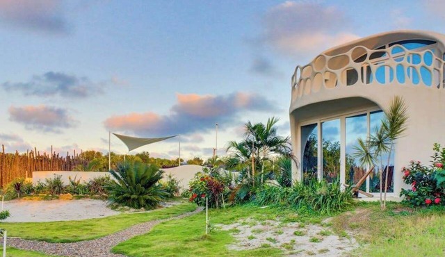 Lagoon View luxury suite with AC & pool