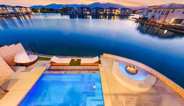 Lakeside Haven/Game Room/Mountain Views in Indio