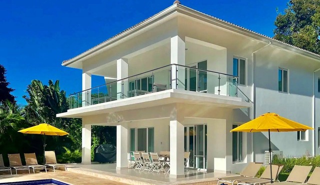Large guest-friendly luxury party villa in downtown Sosua!
