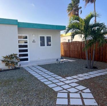 Las Palmas Cozy & Centrally Located Home in Bubali