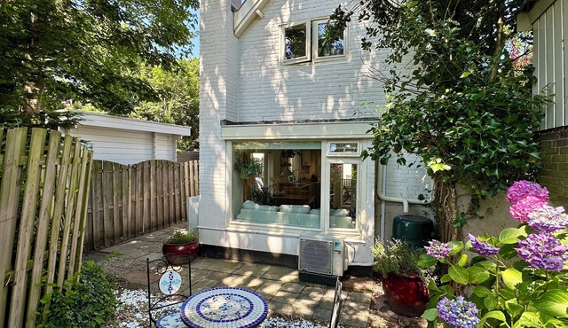 Lovely vacation home with sunny terrace in the artists' village of Bergen! in Bergen
