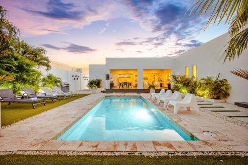 LUX 3BR with Pool Near Beach Villa Serenity By Bocobay