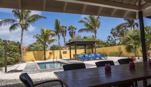 Luxe Vakantievilla met Ruime Tuin en Privezwembad