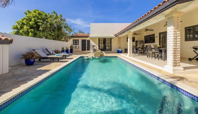 Luxurious Haven in the Heart of the Island ~ Pool!