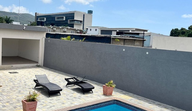 Luxury 2-bedroom apartment with AC in vibrant New Kingston Pool & 24/7 security