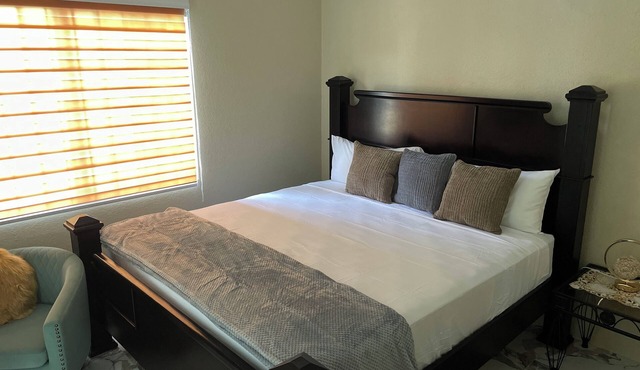Luxury 3-bedroom apartment with pool overlooking the vibrant city of Kingston.