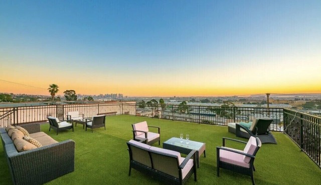 Luxury 5BD/4BA Mission Hills/Stunning Rooftop + Skyline Views in San Diego