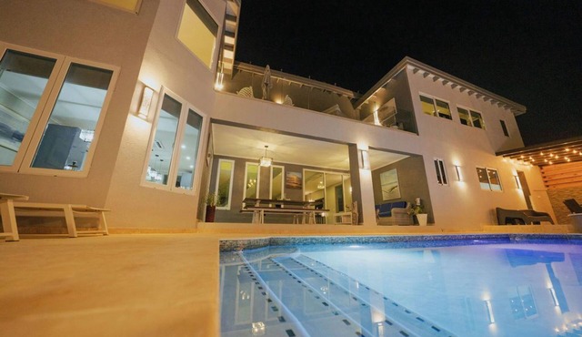 Luxury 6BR Aruba Villa Pool, Jacuzzi, Near Palm Beach