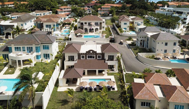 Luxury 7BR Villa at LHVC - Gold Band VIP - Private Pool - Sleeps 14
