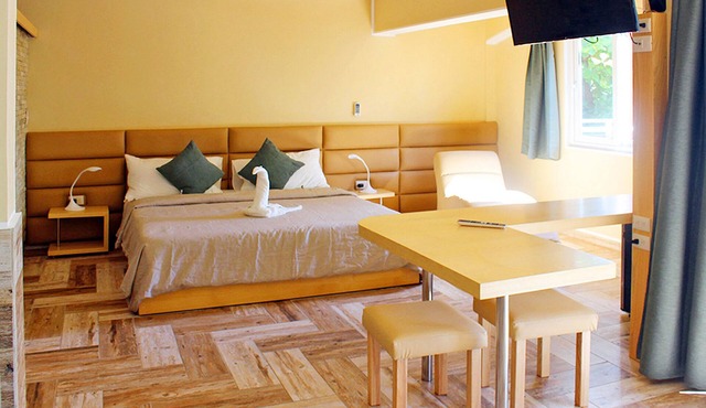 Luxury guest-friendly room in downtown Sosua, AC/Cable TV/Internet