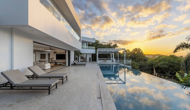 Luxury Ocean-View Villa in Las Terrenas 5 Suites, Pool & Beach Access