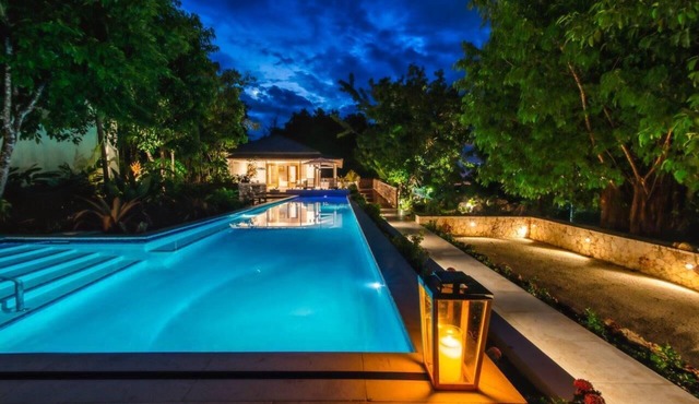 Mango Hill 5 Minutes walk to the beach! Staffed! Gated Communit!y! Pool