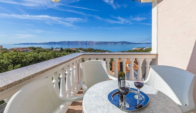 Mediterranean flat just 470 metres from the beach with sea view, baby cot, barbecue in Povile