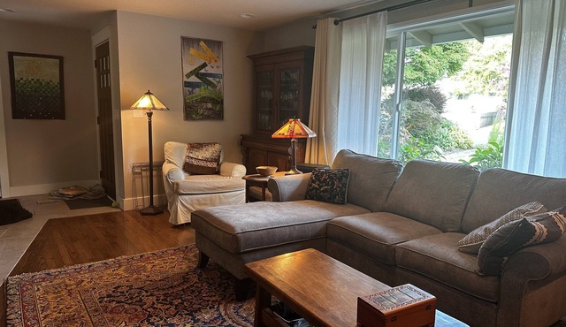 Mid century ranch in quiet safe neighborhood near park in Oak Grove
