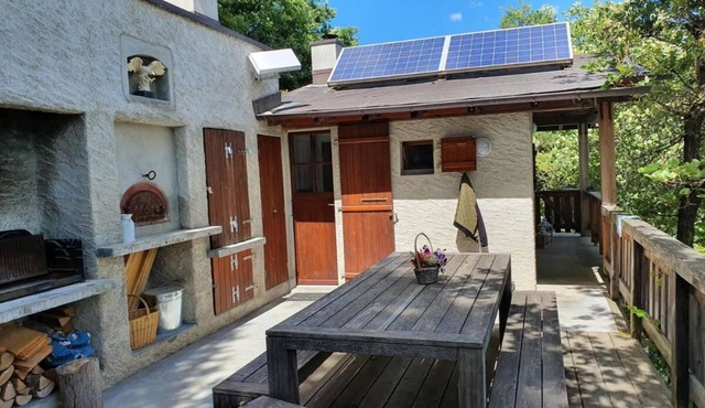 Mini Maison Autonome Entre Vigne et Forêt Pour une Totale Déconnection in Fully