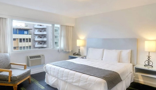 Miramar Retreat | 1 King Bed | Near Old San Juan & Beaches