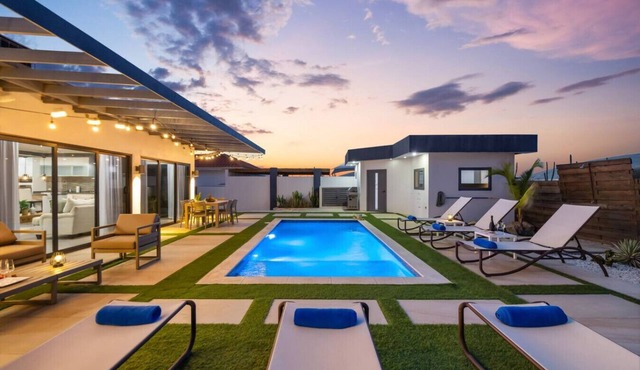 Modern 3BR - 1 Min to Beach, Pool, Prime location!
