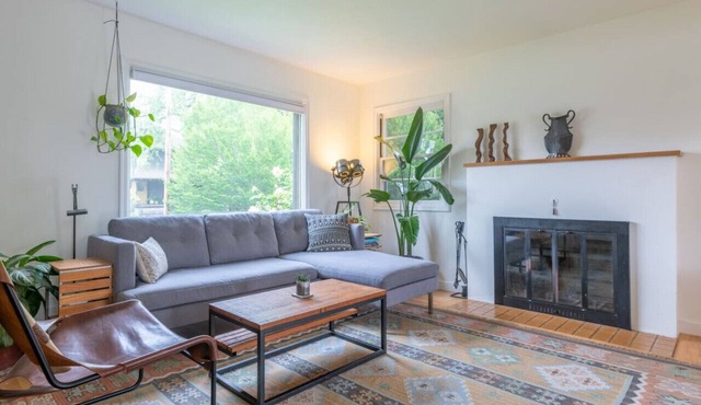 Modern 4-bdrm Cape Cod House, Popular NE Portland in Portland