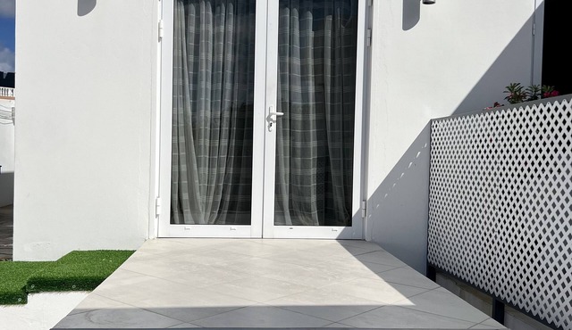 Modern apartment 5 minutes away from the airport.