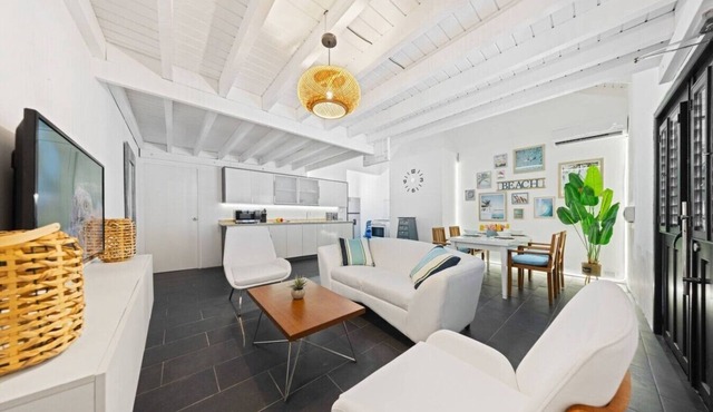Modern Aruba King Suite | Near Palm & Malmok Beach