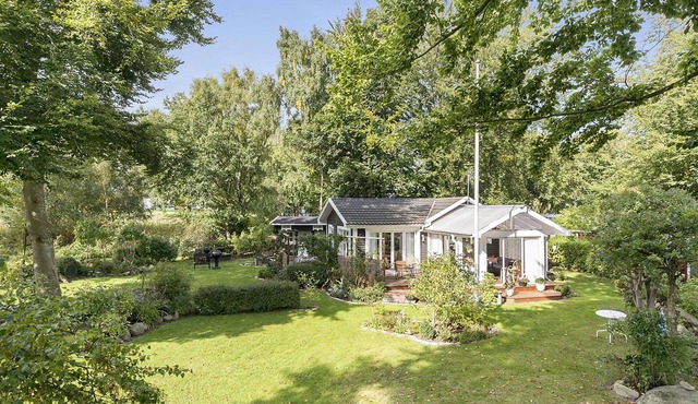 Modern cottage near Norje sea bath in scenic area in Sölvesborg S