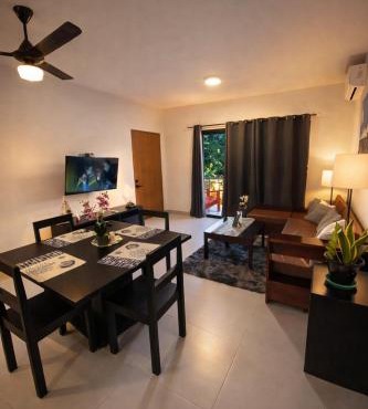 Modern 3 Bedroom Penthouse Apartment with Free Parking - 6