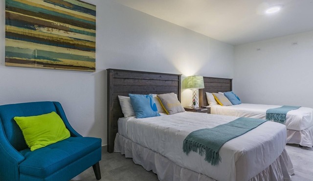 Modern Double Apt - 5mins to Beaches w/Pool View