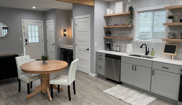 Modern Downtown Studio - FullyRenovated 1bed/1bath in Vancouver