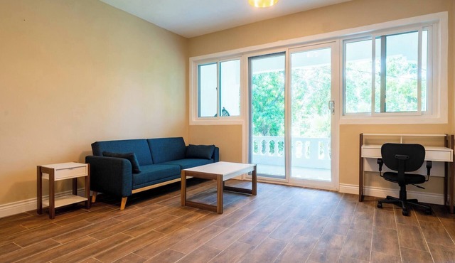 Modern Home 10minstobeach, Private Cliff, AC Wifi