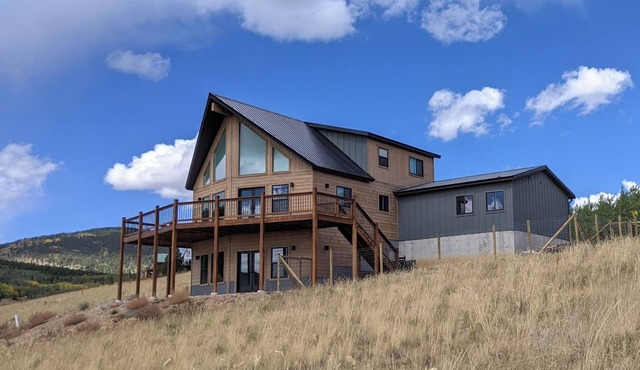 Modern luxurious cabin in the mountains near Fairplay, CO in Fairplay