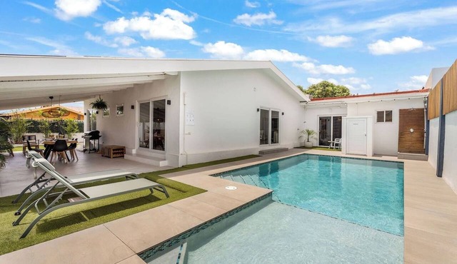 Modern Tropical Villa Private Pool Guest Apartment