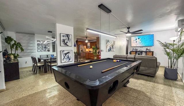 Monarca House/Family Home in the City Center, 15 Minutes from the Airport