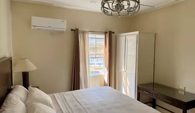 Mountain View Apt w/balcony+ AC